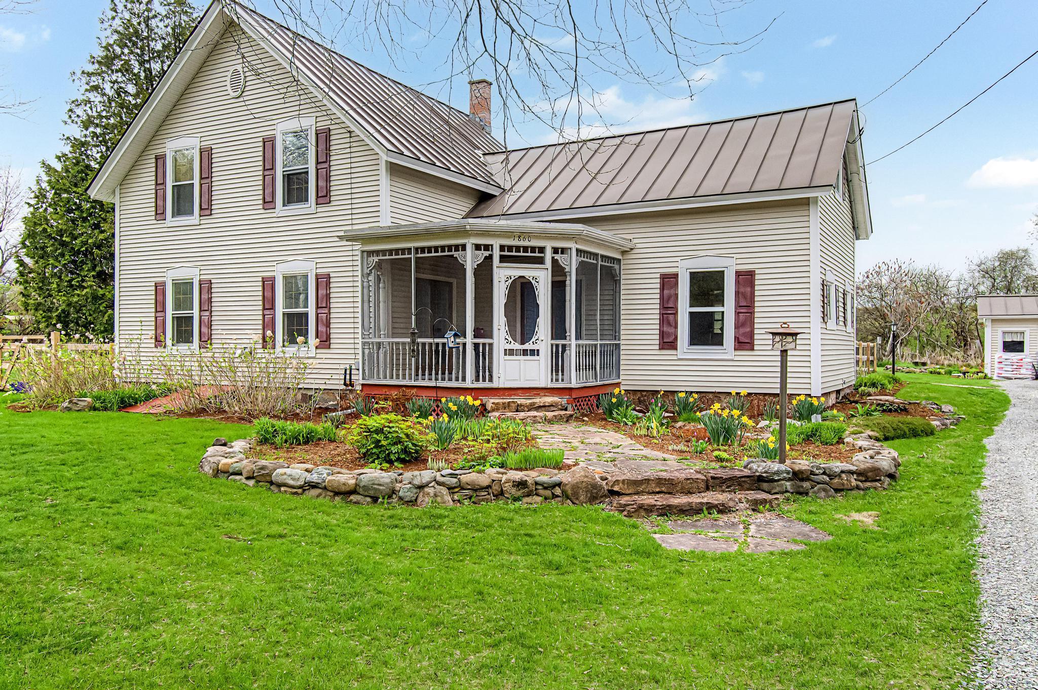 1860 Fairfax Road St. Albans Town, VT 05478 - Photo 4 of 60