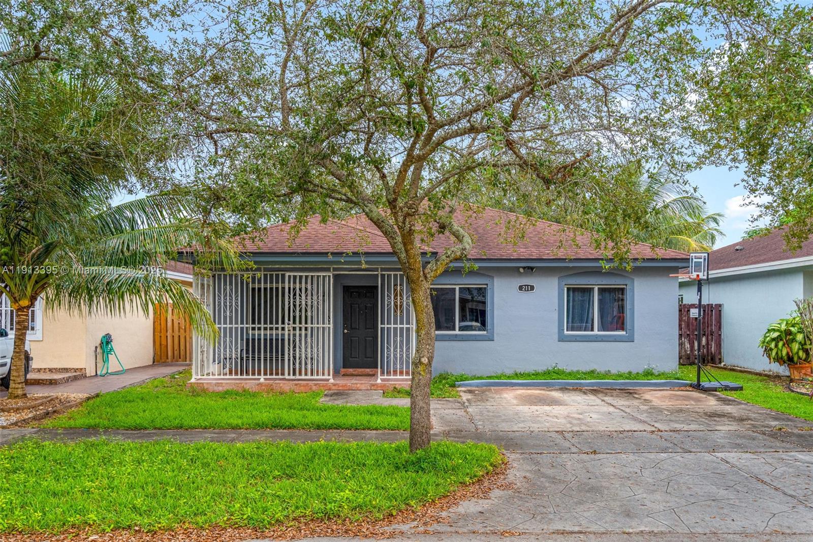 211 Southwest 15th Terrace Homestead, FL 33030 - Photo 1 of 26 a front view of house with yard and green space