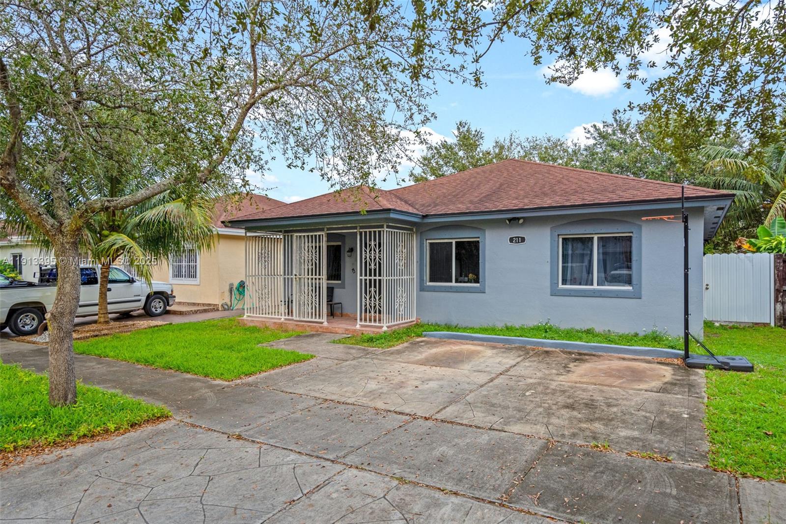 211 Southwest 15th Terrace Homestead, FL 33030 - Photo 3 of 26 a house that has a tree in front of it