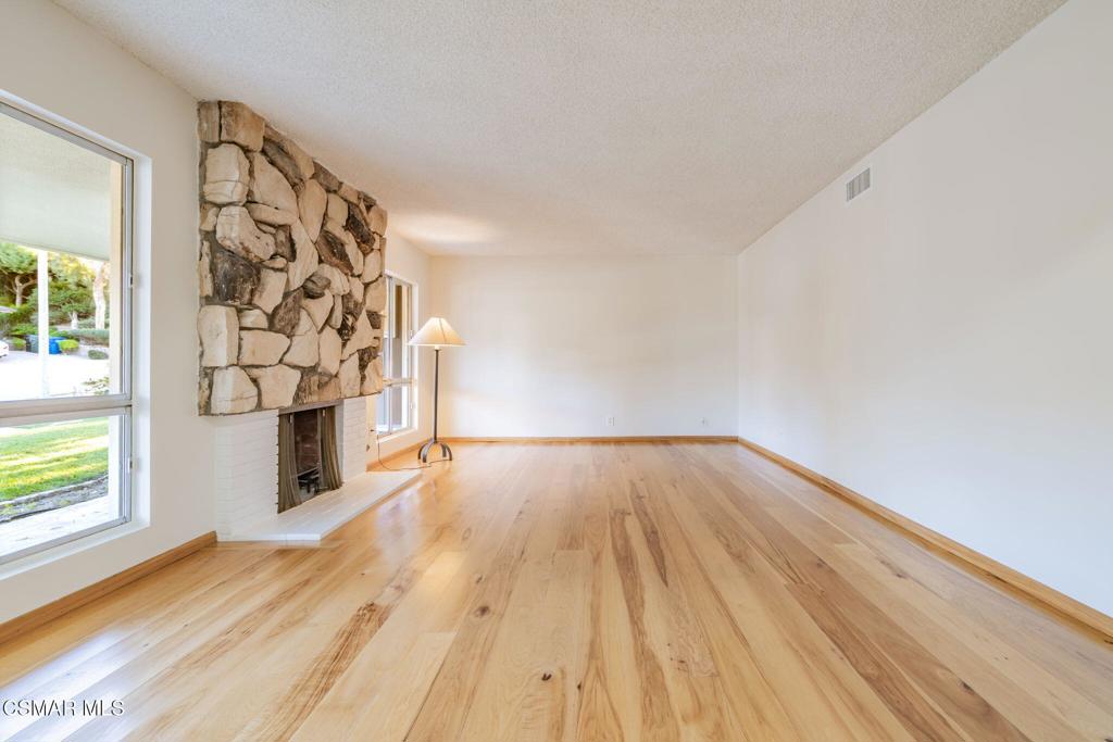 2085 Rayshire Street Thousand Oaks, CA 91362 - Photo 7 of 49