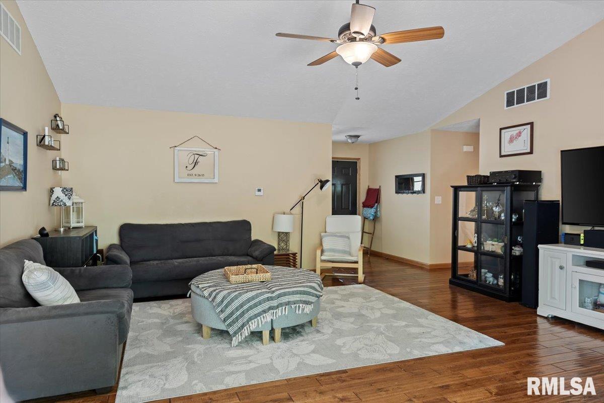 1215 Christopher Lane Springfield, IL 62712 - Photo 6 of 32