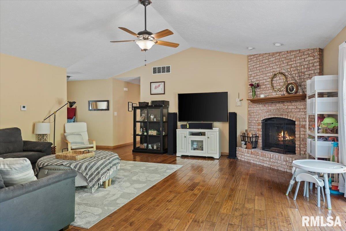 1215 Christopher Lane Springfield, IL 62712 - Photo 7 of 32