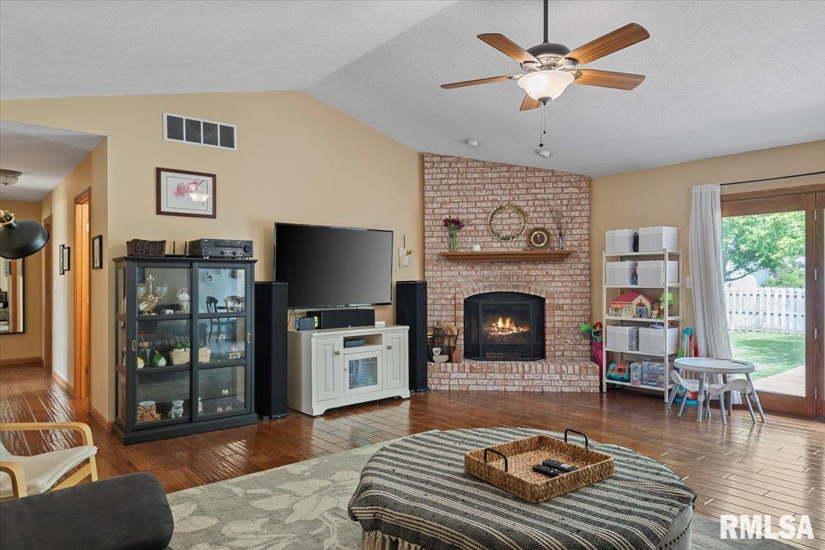 1215 Christopher Lane Springfield, IL 62712 - Photo 8 of 32