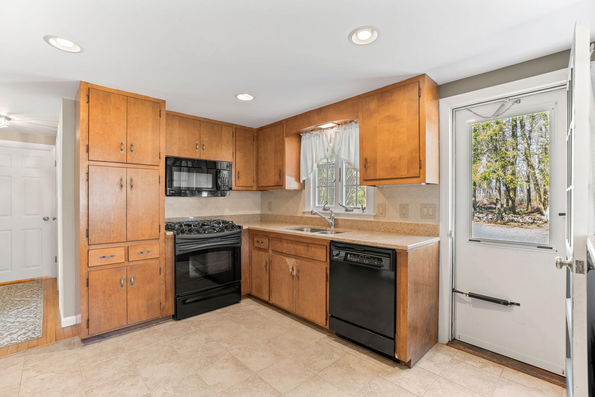 46 Rogers Road Falmouth, MA 02540 - Photo 11 of 29 17-web-or-mls-46 Rogers Rd Hi Res-13