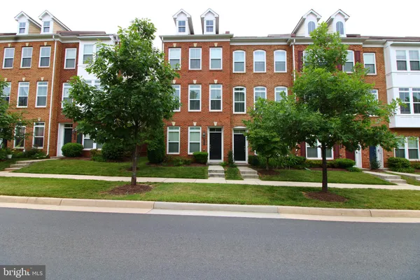 $3,897 | 3086 Waterloo Lane, Fairfax, VA 22031
