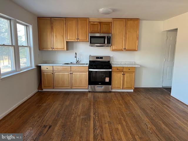 2800 Centreville Road, Unit 3 Herndon, VA 20171 - Photo 33 of 41 Apt F Kitchen / living