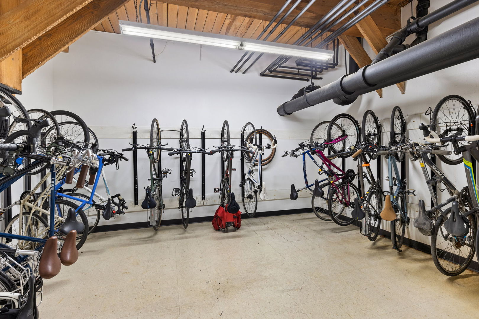 1000 West Washington Boulevard, Unit 331 Chicago, IL 60607 - Photo 2 of 5 a view of a room with gym equipment