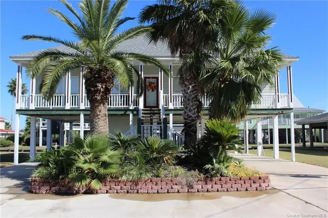 $399,900 | 156 West Harbor Drive, Lake Charles, LA 70607