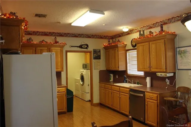 $399,900 | 156 West Harbor Drive, Lake Charles, LA 70607