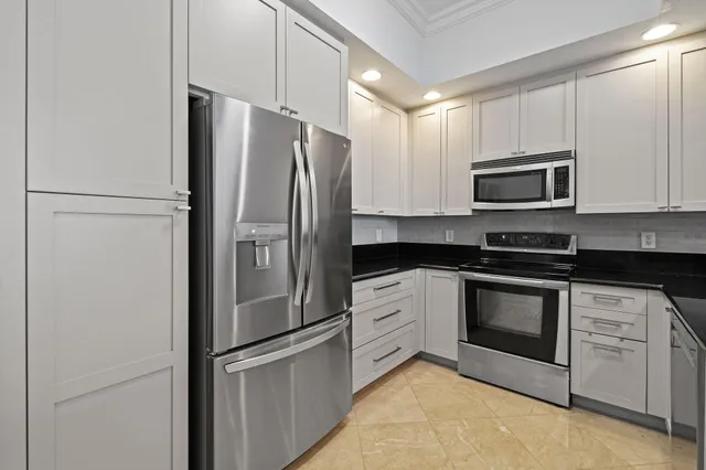 $9,750 | 701 South Olive Avenue, Unit 818, West Palm Beach, FL 33401