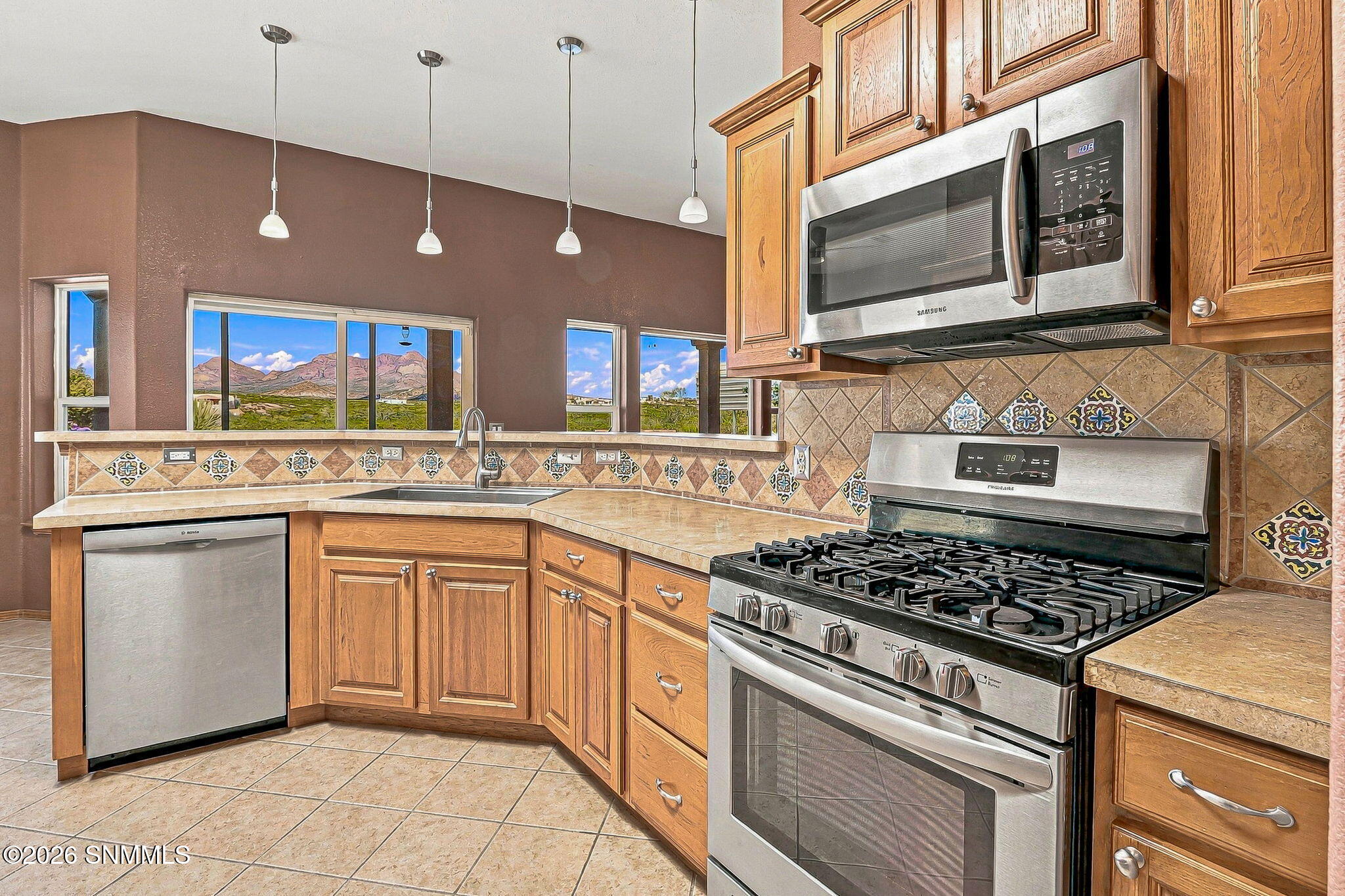 2001 Rincon De Amigos Las Cruces, NM 88012 - Photo 13 of 56 Kitchen