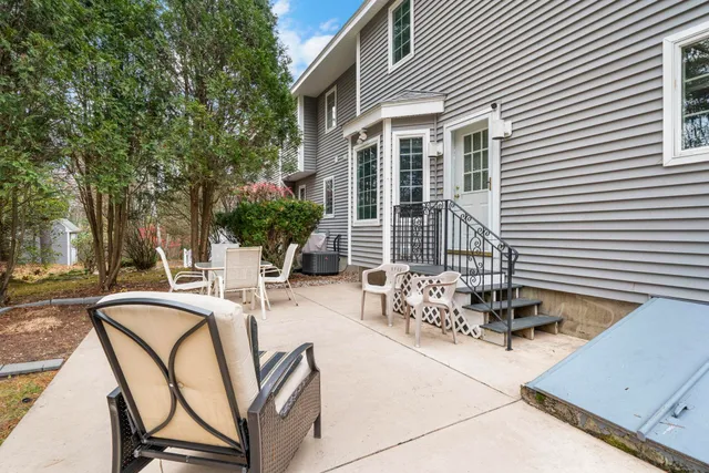 $519,500 | 286 Londonderry Turnpike, Unit A, Hooksett, NH 03106