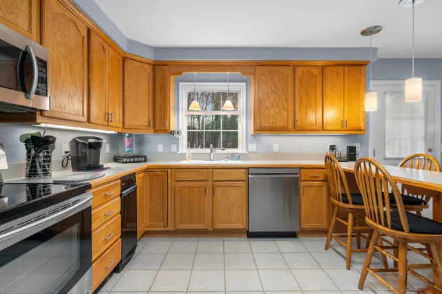 $519,500 | 286 Londonderry Turnpike, Unit A, Hooksett, NH 03106