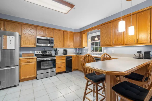 $519,500 | 286 Londonderry Turnpike, Unit A, Hooksett, NH 03106