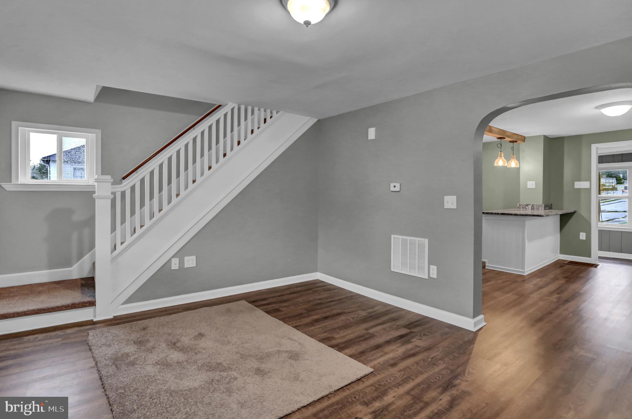346 Springdale Road York, PA 17403 - Photo 5 of 38 Gallery Image 5