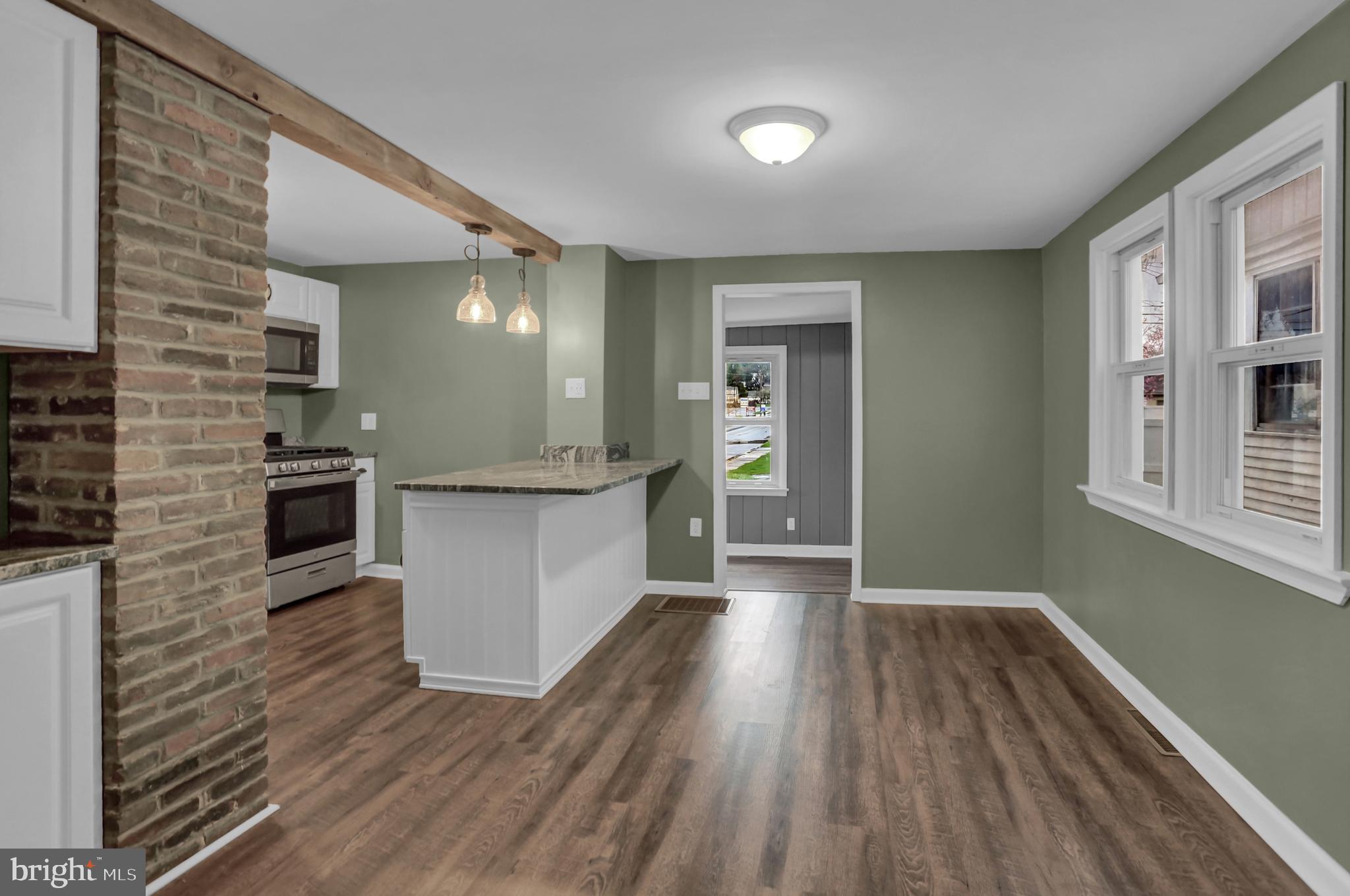 346 Springdale Road York, PA 17403 - Photo 8 of 38 Gallery Image 8