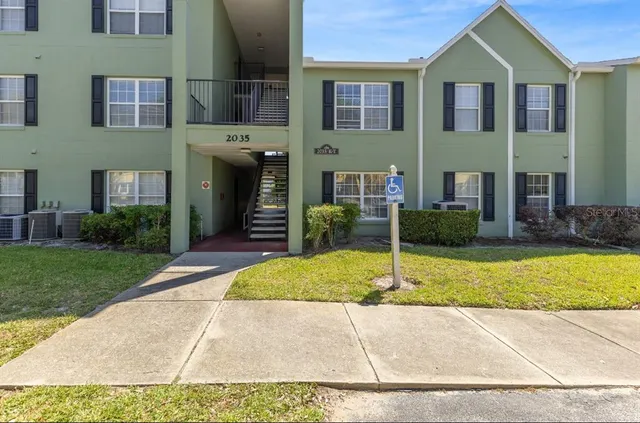 $179,900 | 2035 Dixie Belle Drive, Unit 2035M, Orlando, FL 32812