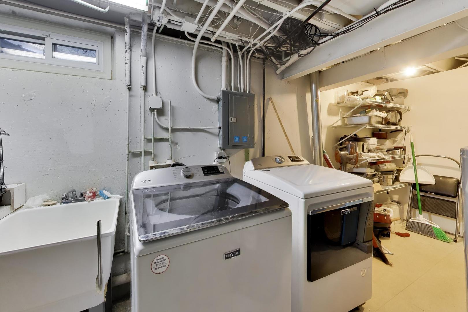 458 West Alma Street Elmhurst, IL 60126 - Photo 25 of 29 a utility room with washer and dryer