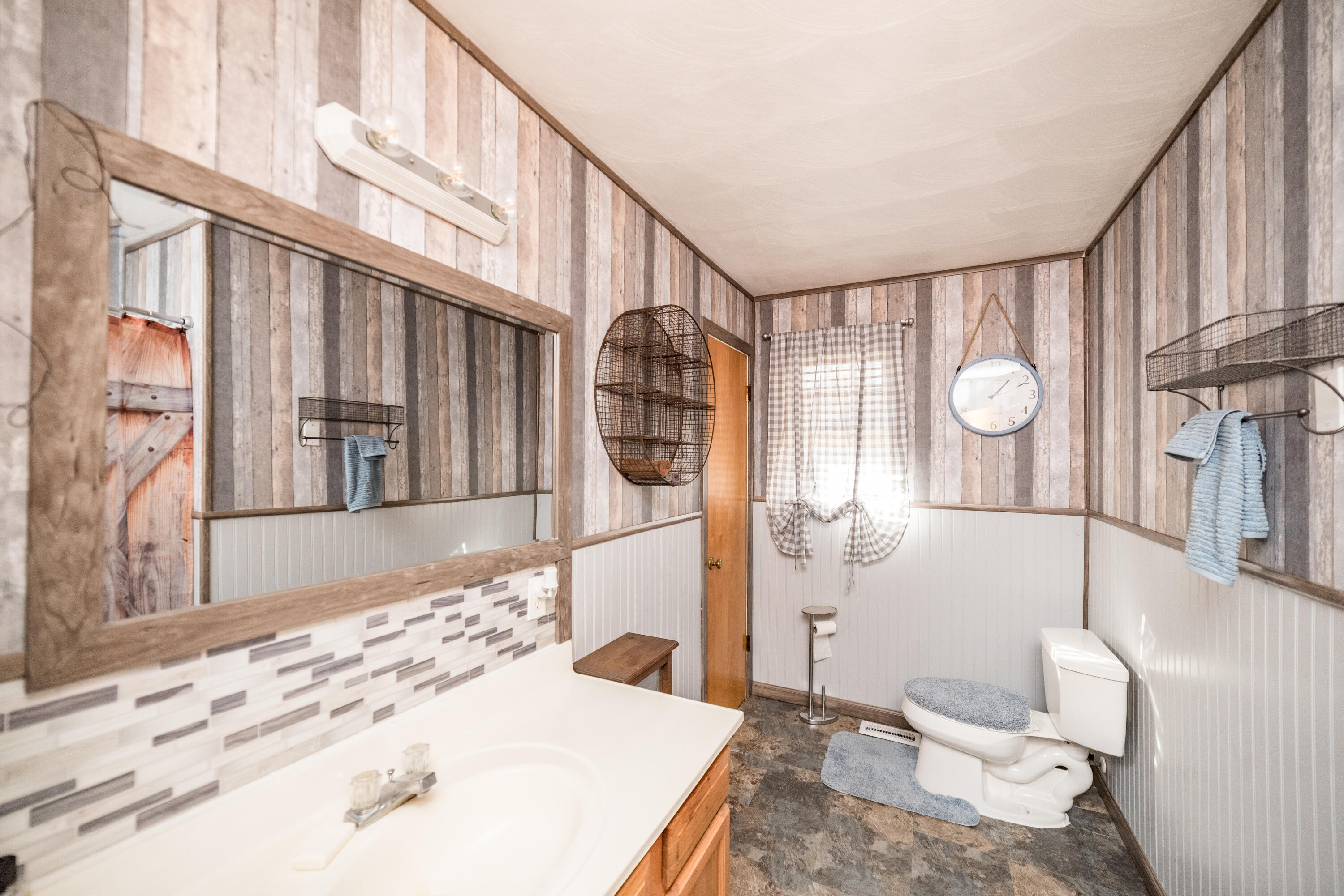 8185 Edwardsville Road Hardy, VA 24101 - Photo 21 of 40 Main bathroom