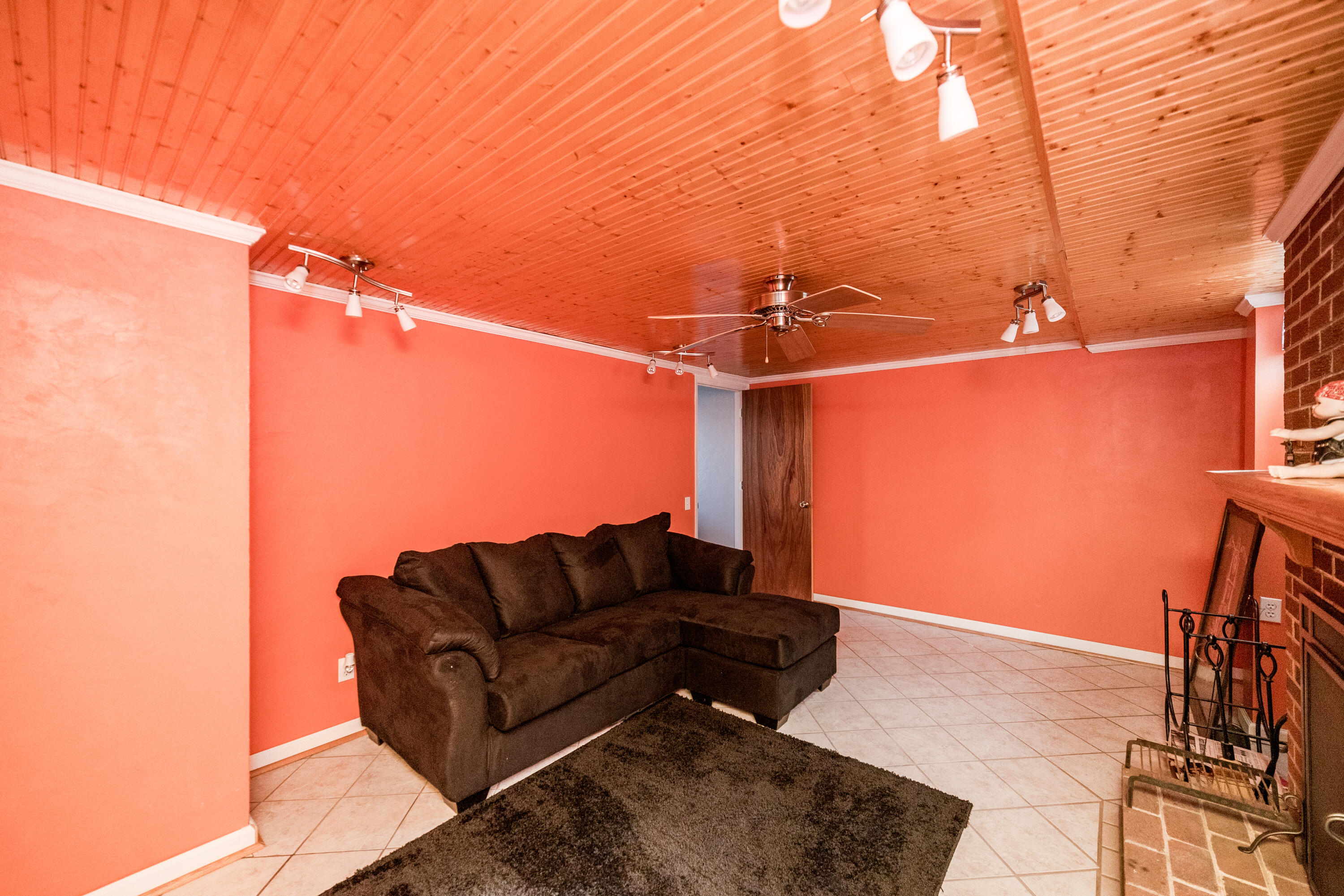 8185 Edwardsville Road Hardy, VA 24101 - Photo 25 of 40 Family room