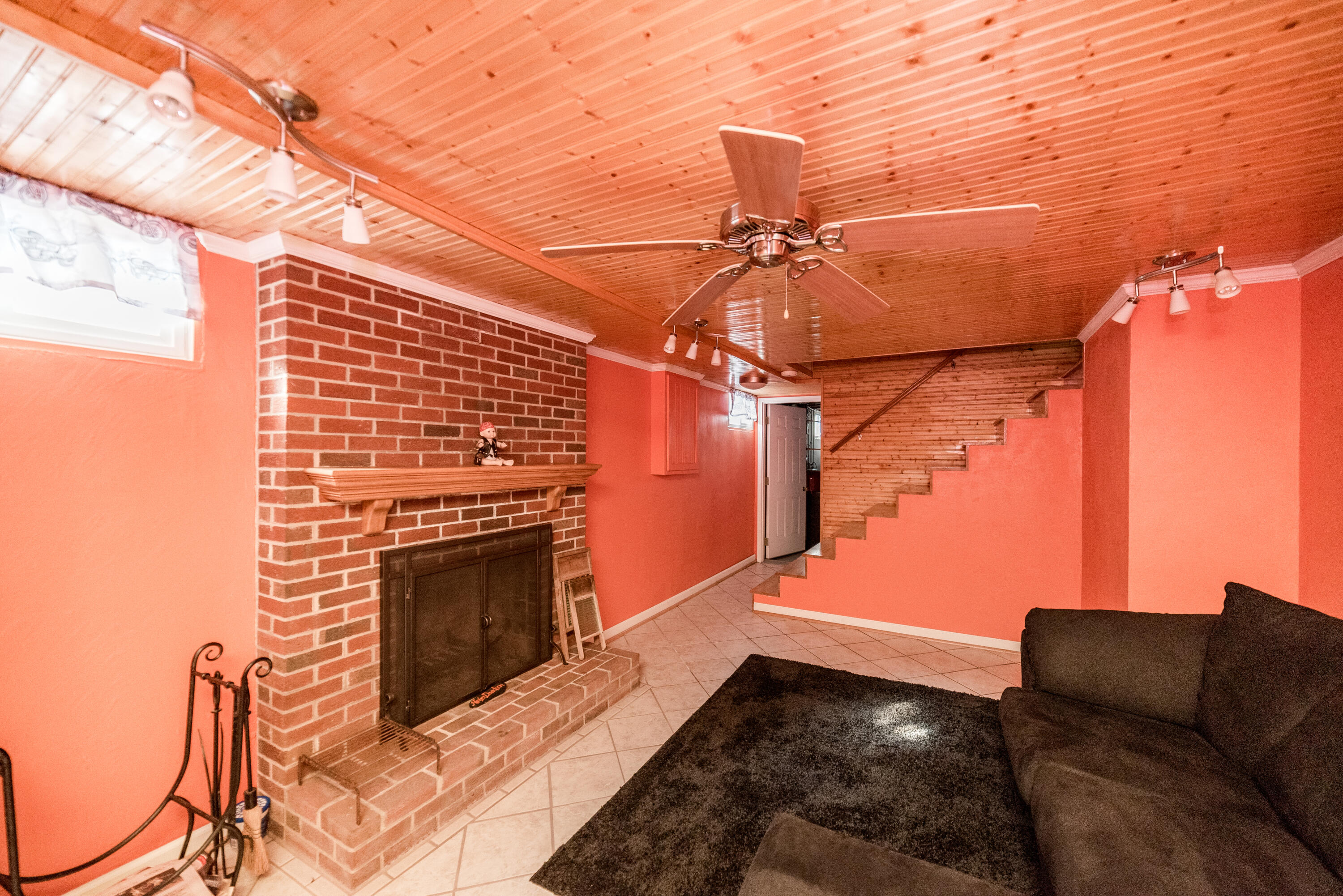 8185 Edwardsville Road Hardy, VA 24101 - Photo 26 of 40 Family room 2