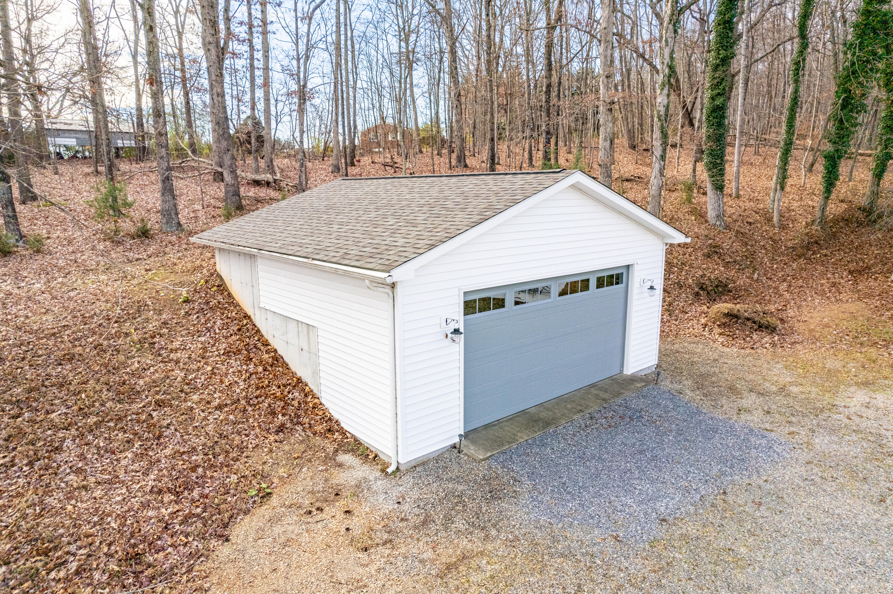 8185 Edwardsville Road Hardy, VA 24101 - Photo 29 of 40 Garage