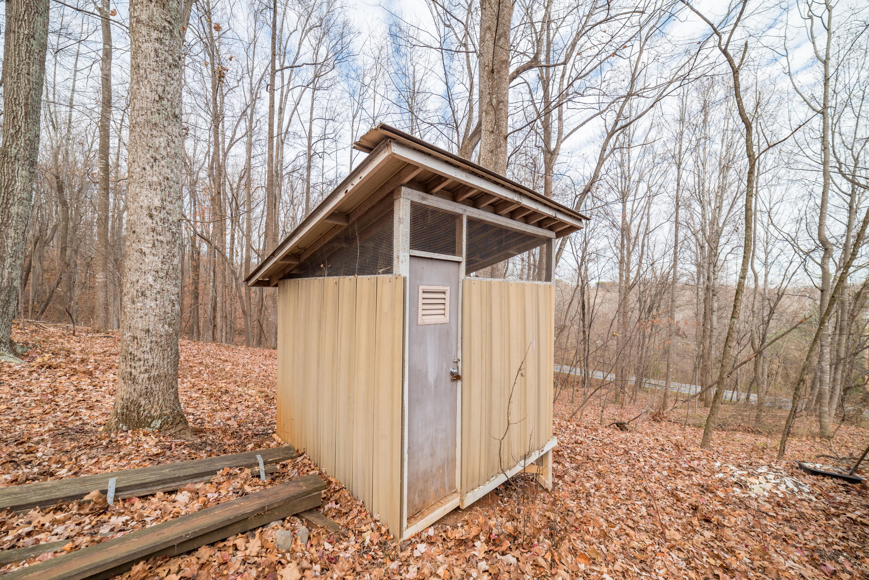 8185 Edwardsville Road Hardy, VA 24101 - Photo 39 of 40 Chicken coop