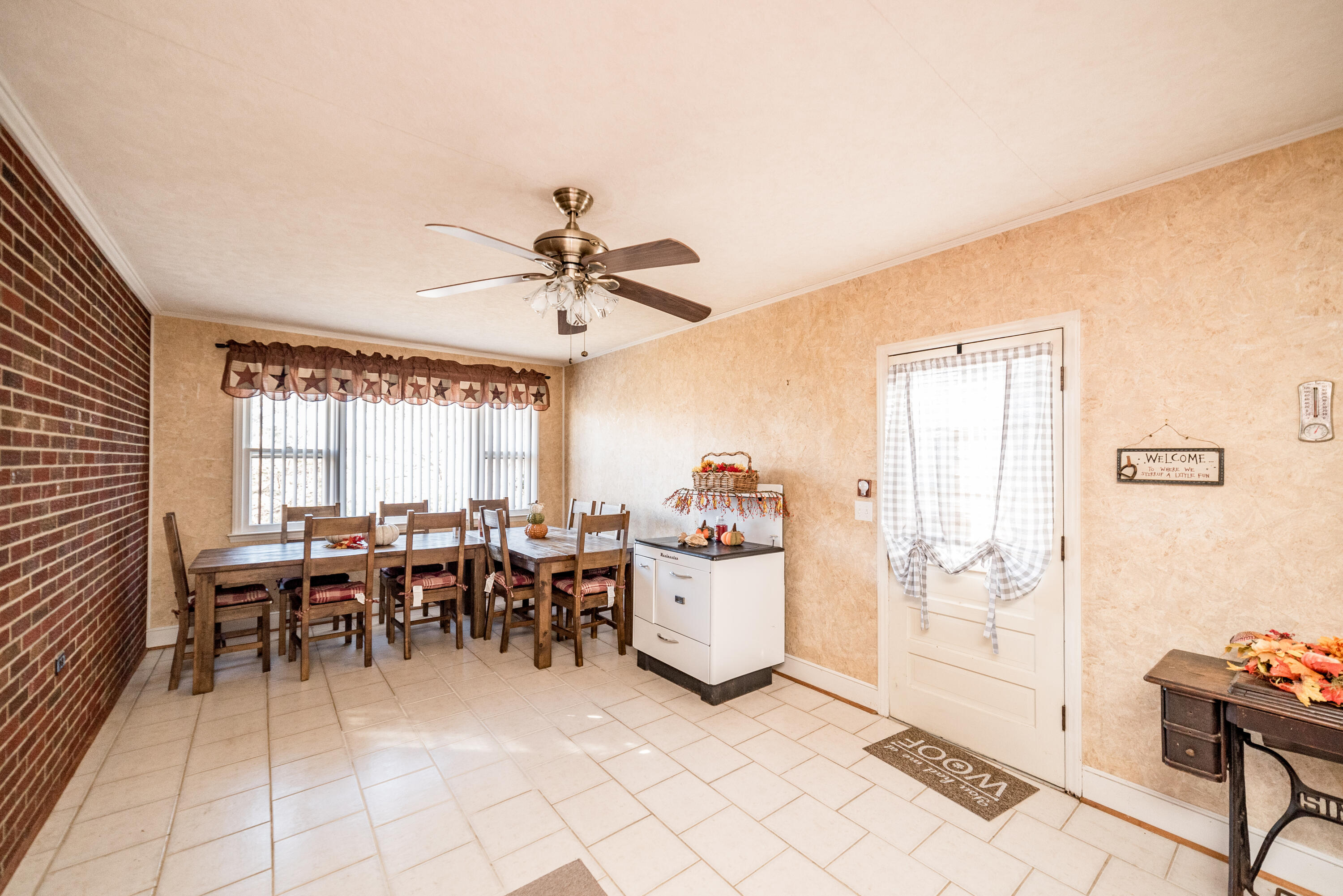 8185 Edwardsville Road Hardy, VA 24101 - Photo 6 of 40 Sunroom 2