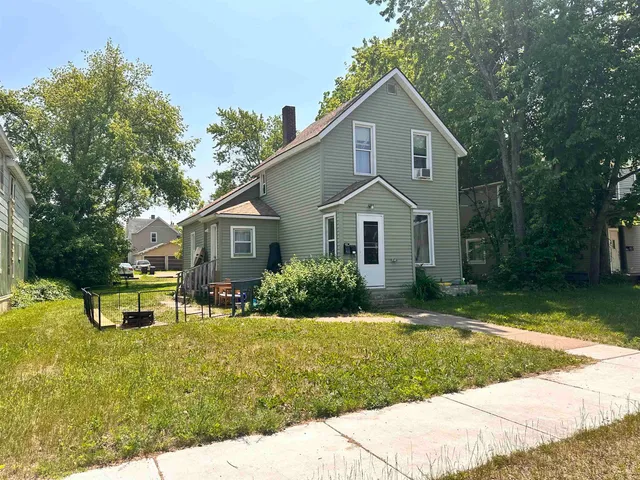 $650 | 612 St Claire Street, Ashland, WI 54806