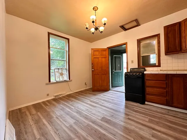 $650 | 612 St Claire Street, Ashland, WI 54806