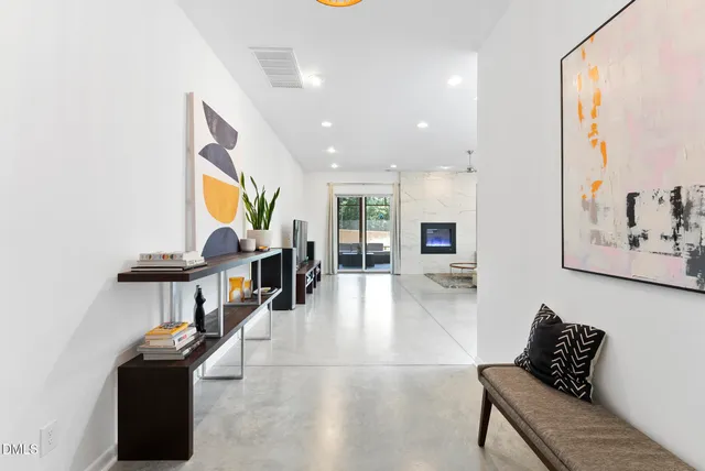 $1,259,000 | 208 Curlew Drive, Chapel Hill, NC 27517