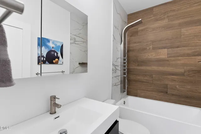 $1,259,000 | 208 Curlew Drive, Chapel Hill, NC 27517