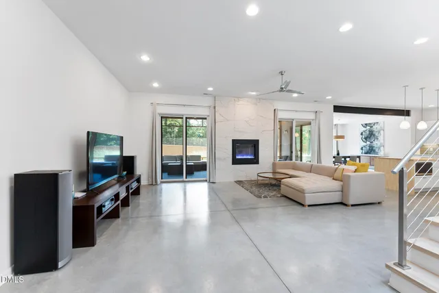 $1,259,000 | 208 Curlew Drive, Chapel Hill, NC 27517