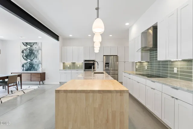 $1,259,000 | 208 Curlew Drive, Chapel Hill, NC 27517