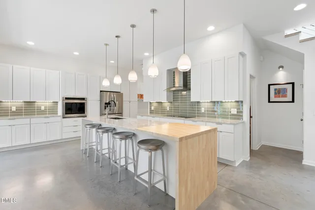 $1,259,000 | 208 Curlew Drive, Chapel Hill, NC 27517