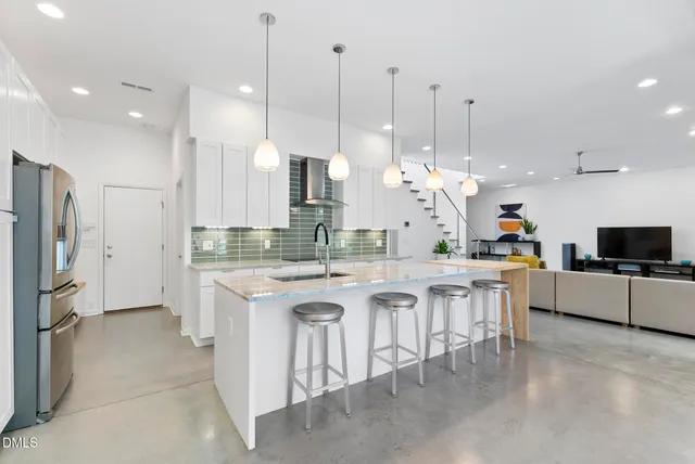 $1,259,000 | 208 Curlew Drive, Chapel Hill, NC 27517