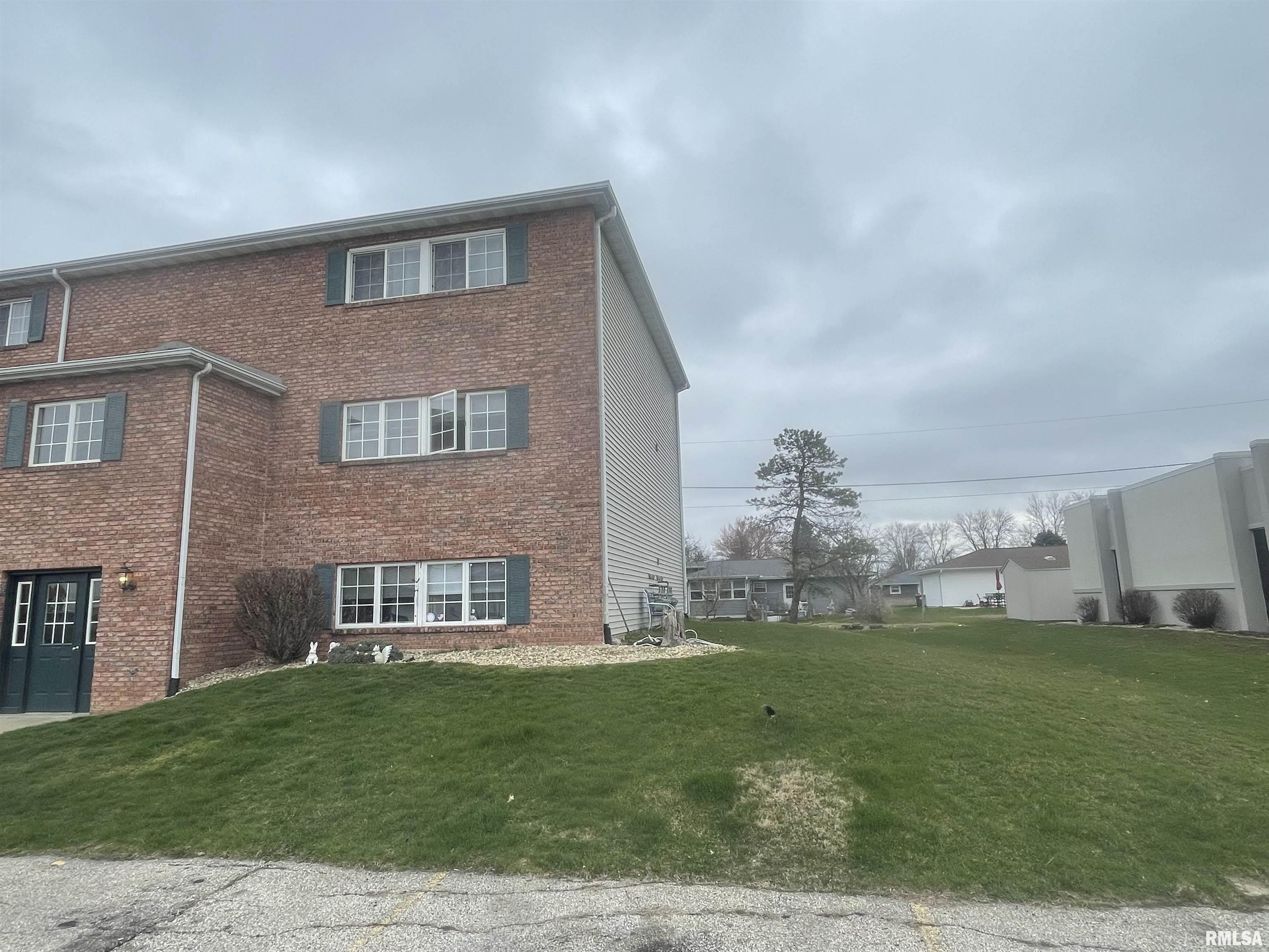 77 East Queenwood Road Morton, IL 61550 - Photo 4 of 13 Gallery Image 4
