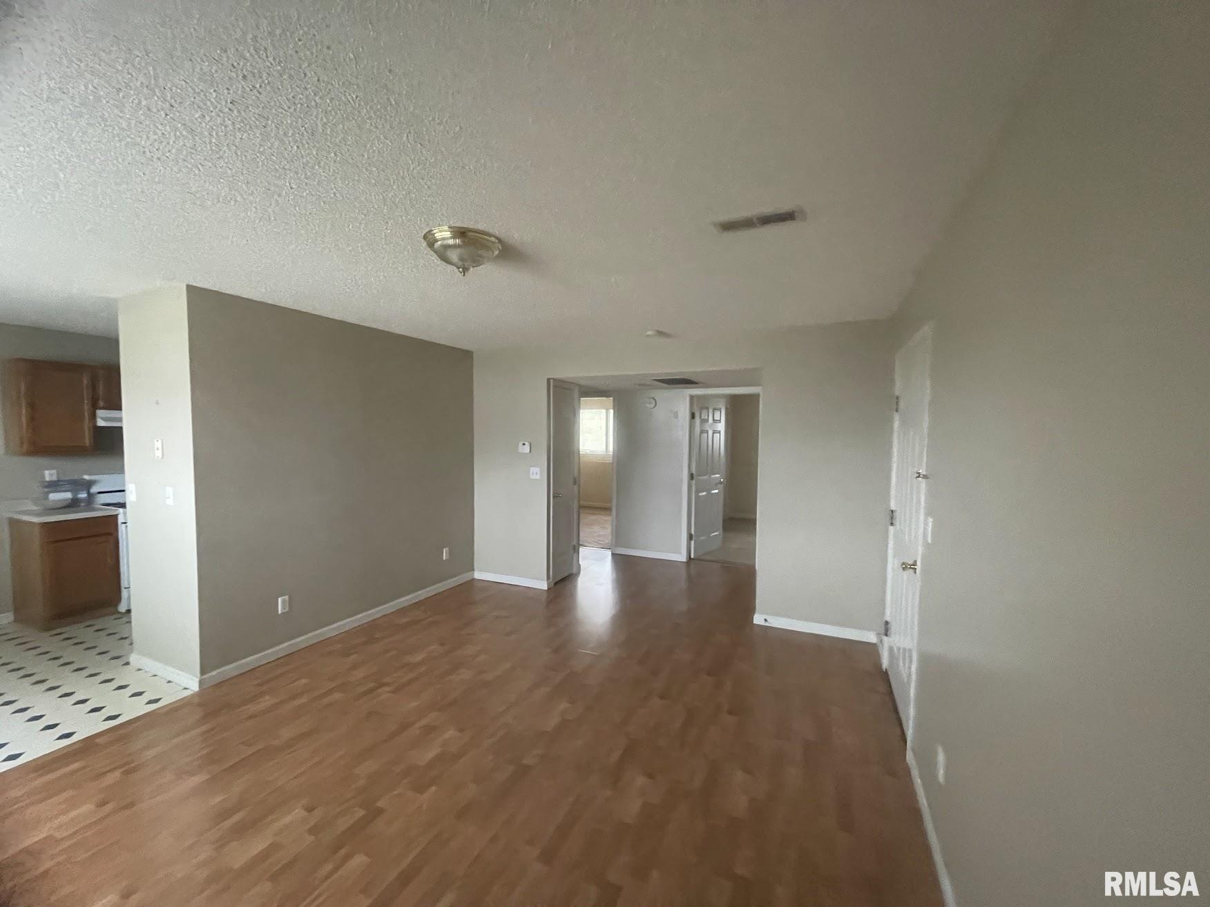 77 East Queenwood Road Morton, IL 61550 - Photo 6 of 13 Gallery Image 6