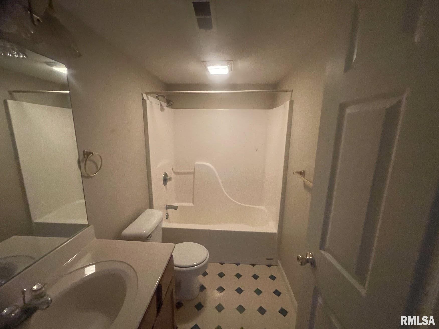 77 East Queenwood Road Morton, IL 61550 - Photo 7 of 13 Gallery Image 7