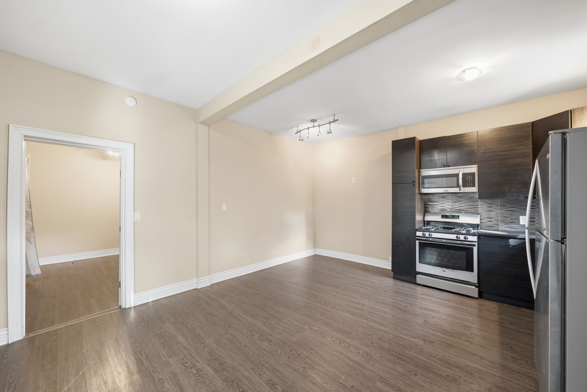 4618 McKinney Street, Unit 5 Houston, TX 77023 - Photo 2 of 10 Spacious living area that connects directly to the kitchen
