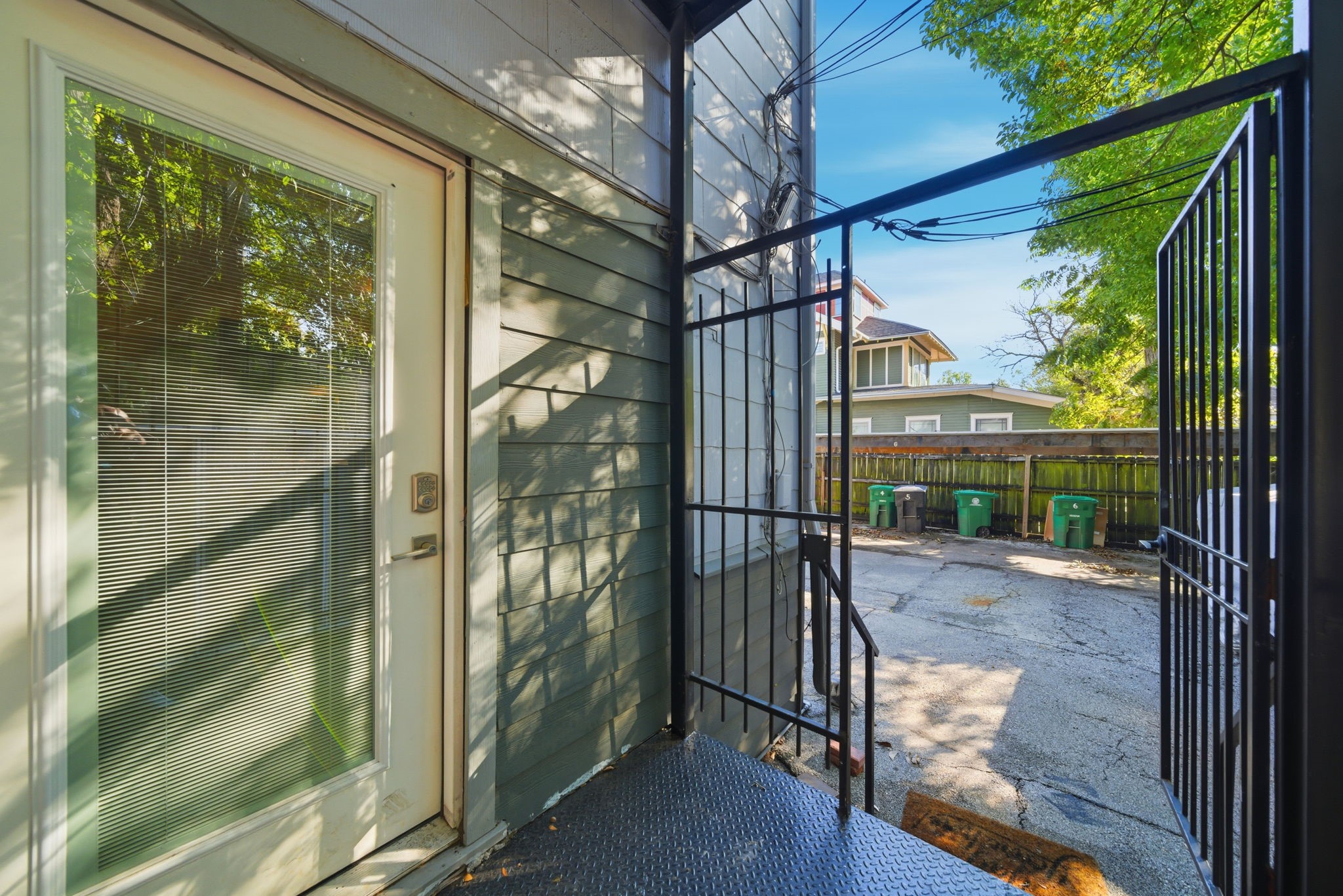 4618 McKinney Street, Unit 5 Houston, TX 77023 - Photo 10 of 10 Welcoming front entrance with easy access