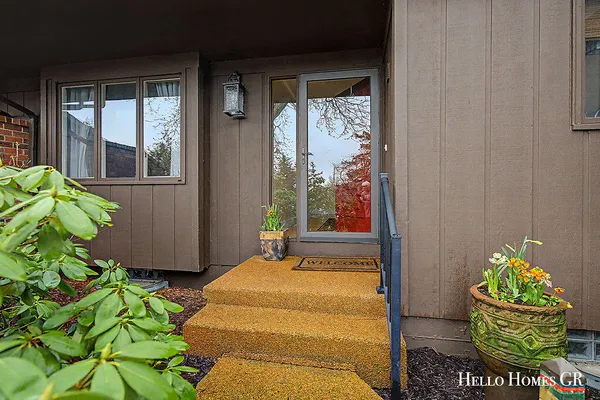 $419,900 | 5980 Parview Drive Southeast, Grand Rapids, MI 49546