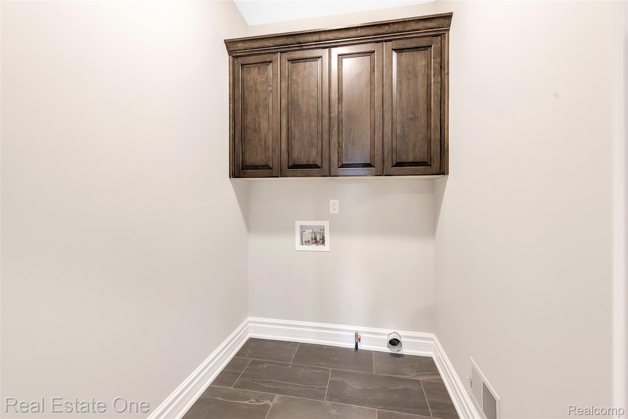3859 Dearborn Avenue Rochester, MI 48309 - Photo 19 of 32 3859-Dearborn-Ave-Rochester-Hills-48309-WindowStill-Real-Estate-Photography-19.jpg
