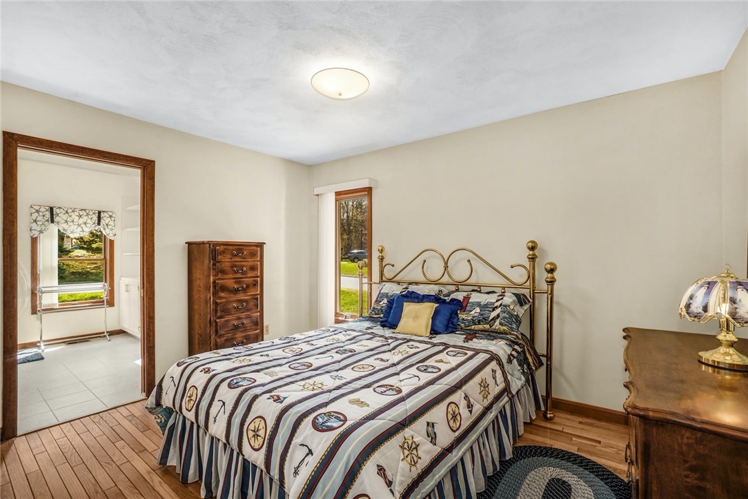 66 Sloop Street Jamestown, RI 02835 - Photo 11 of 19 Owner en Suite, is 10' x 13', with its own full Bath.