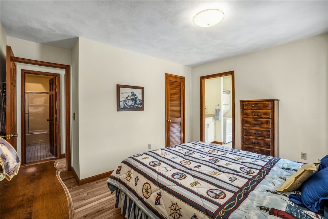 66 Sloop Street Jamestown, RI 02835 - Photo 12 of 19 Owner en Suite!