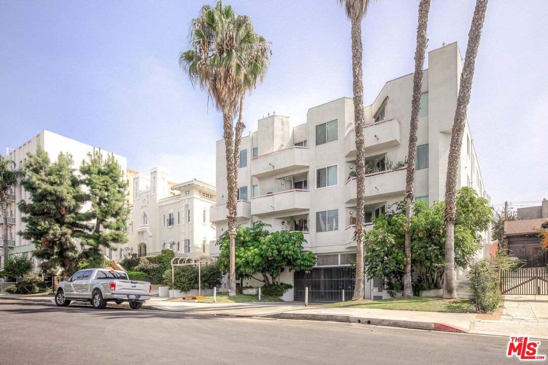 332 South Kingsley Drive, Unit 301 Los Angeles, CA 90020 - Photo 1 of 17 a building view