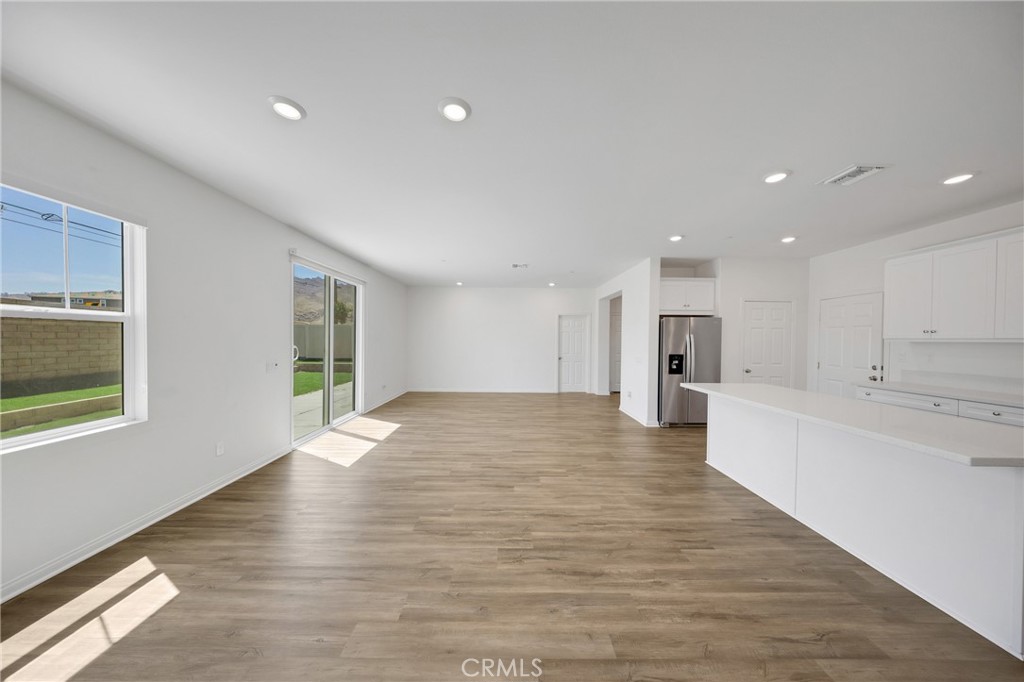 7560 Citrusmoon Court Riverside, CA 92507 - Photo 19 of 62 Living Room