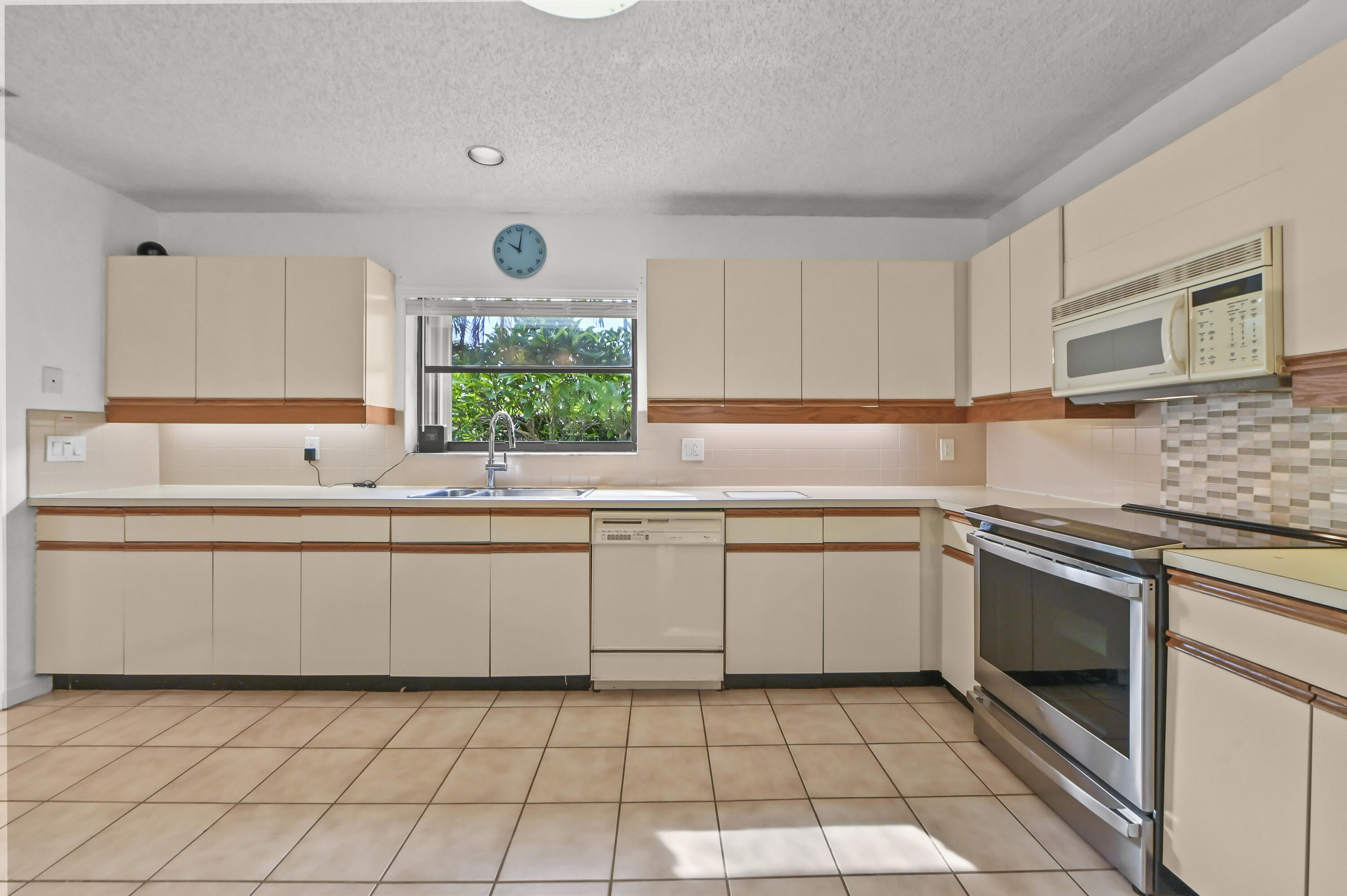 7131 Northwest 3rd Avenue Boca Raton, FL 33487 - Photo 15 of 47 12 Kitchen 02