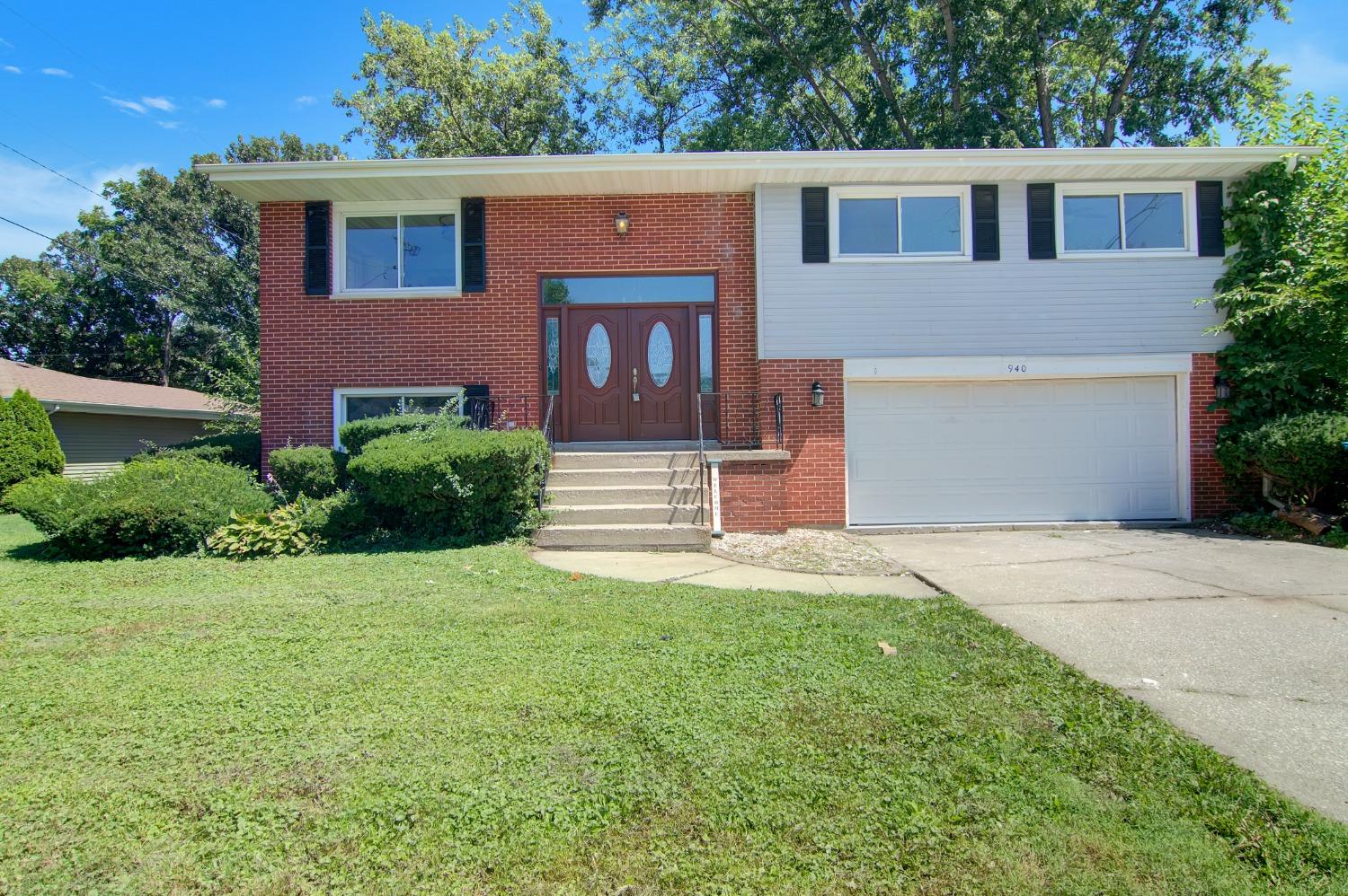 940 South Ridge Street Crown Point, IN 46307 - Photo 1 of 28 1500x998