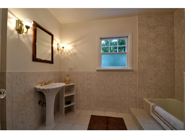 320 Edgewood Road Redwood City, CA 94062 - Photo 12 of 20 Gallery Image 12
